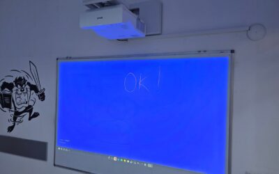 Монтаж на интерактивен проектор Epson EB-770Fi със стойка ELPMB62 в математическа школа